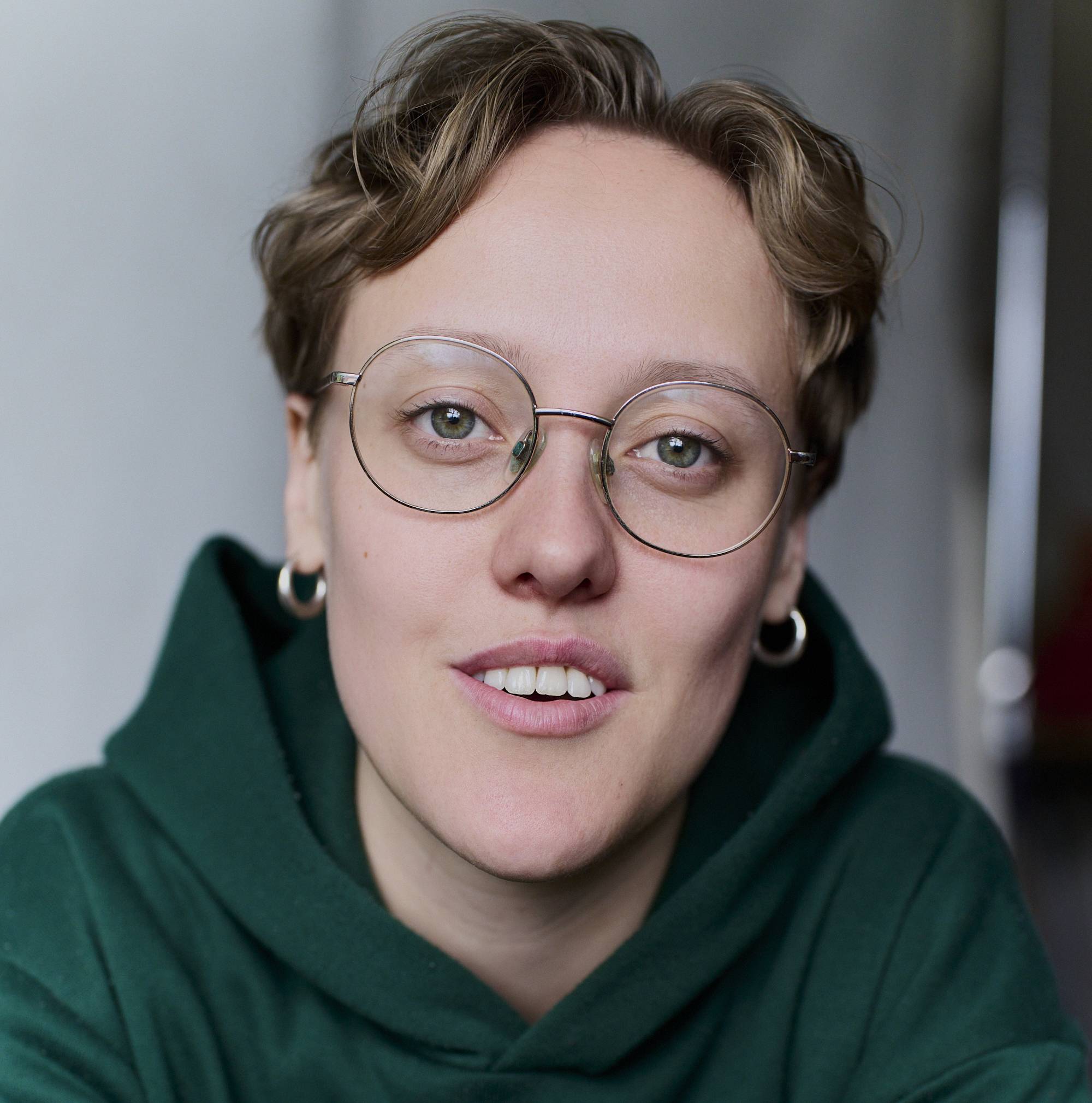 Headshot of Isobel Coward